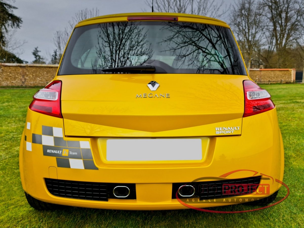 http://www.autoproject.fr/uploads/annonceauto_images/174/174-3-renault-megane-ii-coupe-2-0-turbo-230-rs-f1-team-r26-n-deg-3667.jpg
